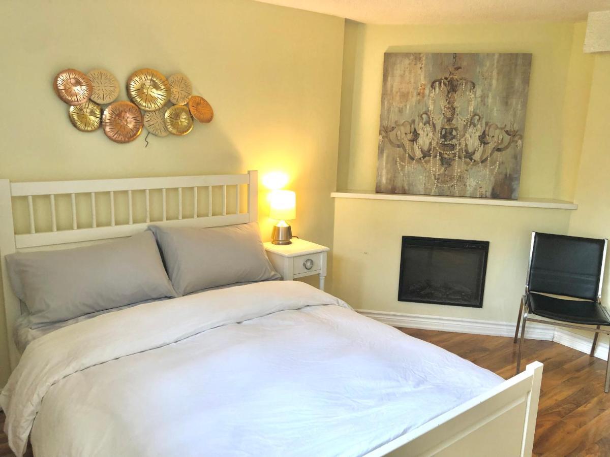 Cozy & Convenient 2-Bedroom Apartment With Private Entrance Toronto Exteriér fotografie