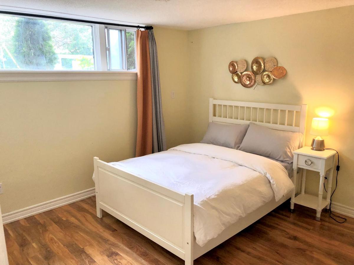 Cozy & Convenient 2-Bedroom Apartment With Private Entrance Toronto Exteriér fotografie